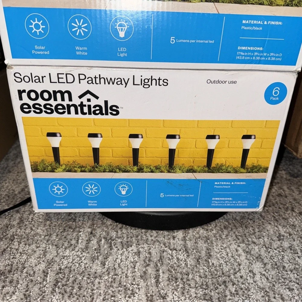 Room Essentials 12PK Round Solar LED Outdoor Path Lights Matte Black (BRAND NEW)